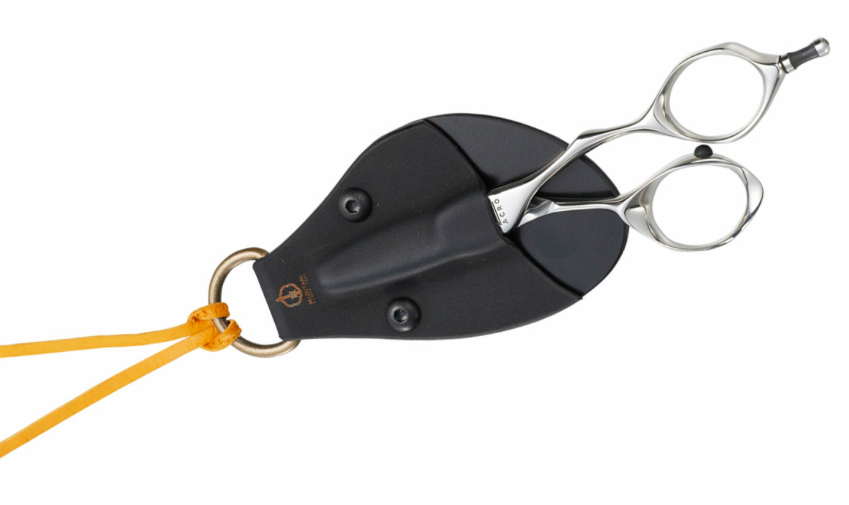 The Acro Baby Leaf in a black Mizutani branded leather lanyard-type holder with the blades safely covered and handles at-the-ready. 